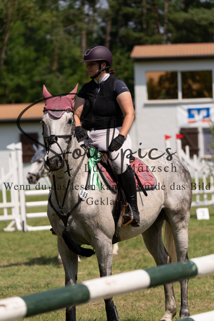 A7502089 | Turnier/Reitfotograf