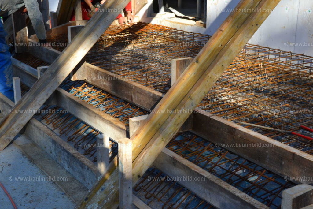 bib-lg04-betonarbeiten-0461 | Nach LV-Leistungsgruppen sortierte Detailfotos über den Bau eines Hauses. Alle Hausbau-Bilder direkt vom Urheber und Autor der Website Haus-Selber-Bauen.com