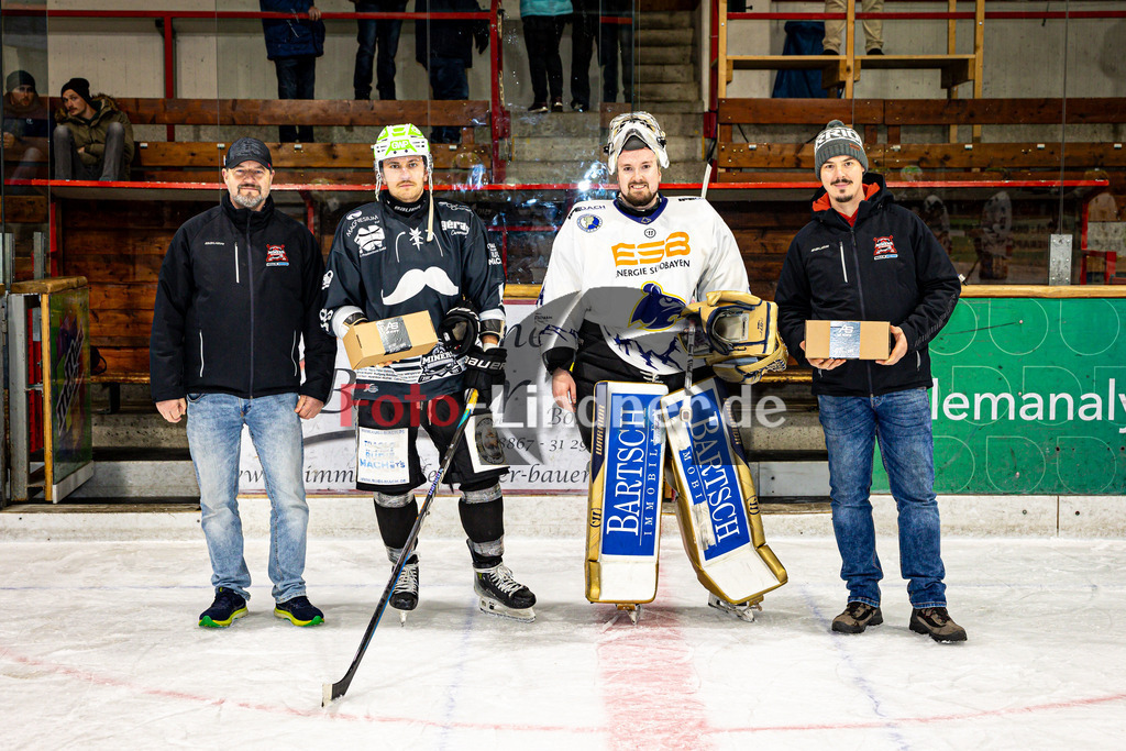 TSV Peißenberg MINERS gegen ESC Riverrats Geretsried | Eishockey Bayernliga Herren Vorrunde 2024/25, TSV Peißenberg MINERS gegen ESC Riverrats Geretsried, 20241122,Ehrung Spieler des Spiels,2024-11-22 in Peißenberg (Eisstadion Peißenberg)Valentin HÖRNDL (MINERS 18), Dominik GRÄUBIG (River Rats Goali 34)Copyright: WolfgangxLindner