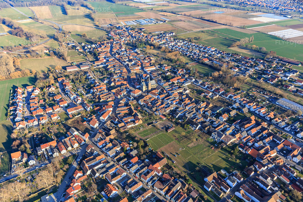 Ortsansicht von Westen | Luftbild: Ortsansicht von Westen im Ortsteil Geinsheim in Neustadt im Bundesland Rheinland-Pfalz in Deutschland. Foto: IMG_126057.jpg vom 07.03.2021 durch Werner Riehm/FLY-FOTO.de - Realisiert mit Pictrs.com