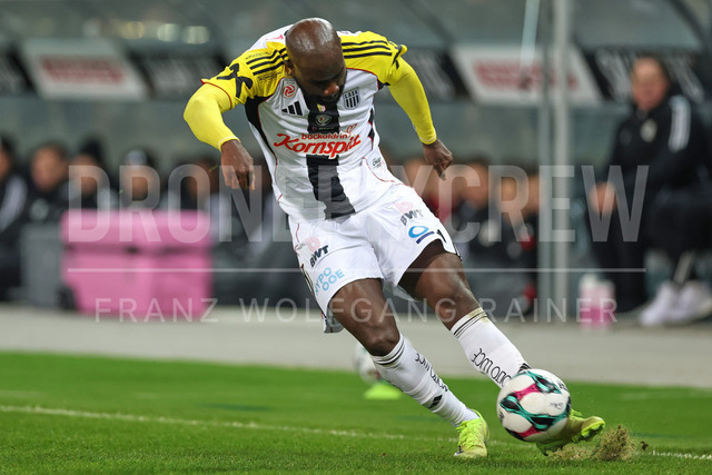 Austrian Bundesliga: Grazer AK 1902 vs LASK | GRAZ, AUSTRIA, 13.DEC.25 - SOCCER - ADMIRAL Bundesliga, Grazer AK 1902 vs LASK. The image shows Samuel Adeniran (Lask).