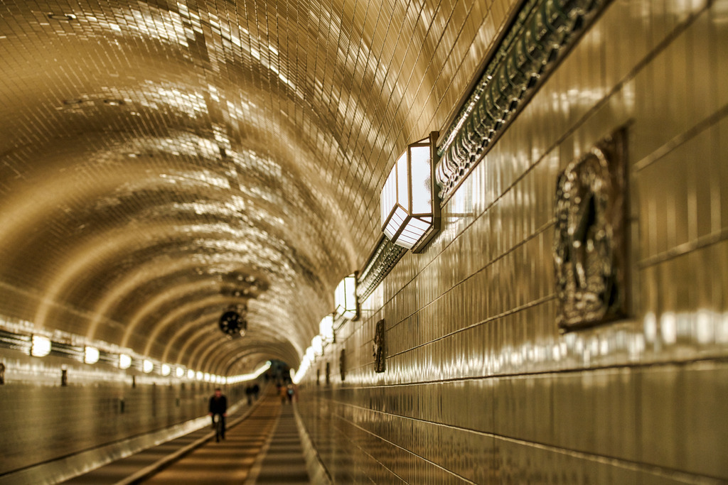 10240646 - Elbtunnel Impression | Impression aus dem Alten Elbtunnel.