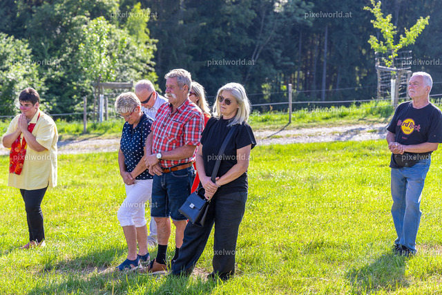 Heilige Messe beim Kraut - Familie Buttazoni | Bildershop von pixelworld.at - Realisiert mit Pictrs.com