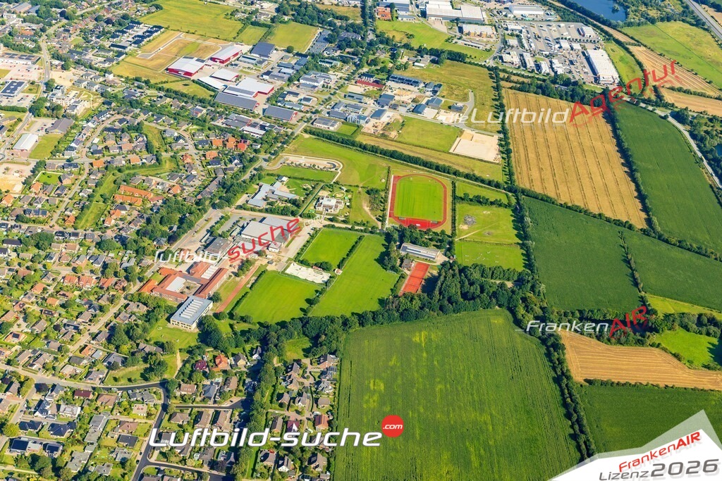 Luftbild der Stadt Handewitt - Die Luftaufnahme wurde 2025 vom UL-Flugzeug heraus erstellt ( keine Drohne ) - Hochauflösende Luftaufnahme - für professionelle Ausdrucke geeignet. Die Geschenkidee !Hier alle&nbsp;Infos zur Lizenzierung der LuftaufnahmeWir fliegen auch dieses Jahr wieder in Ihre Region um Luftbilder zu erstellen.- Luftbild anfragen