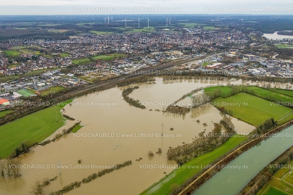 Haltern231204340Lippe | Luftbild vom Hochwasser der Lippe, Weihnachtshochwasser 2023, Fluss Lippe tritt nach starken Regenfällen über die Ufer, Überschwemmungsgebiet Lippeaue am Gewerbegebiet Haltern-Süd, Bossendorf, Haltern am See, Ruhrgebiet, Nordrhein-Westfalen, Deutschland
