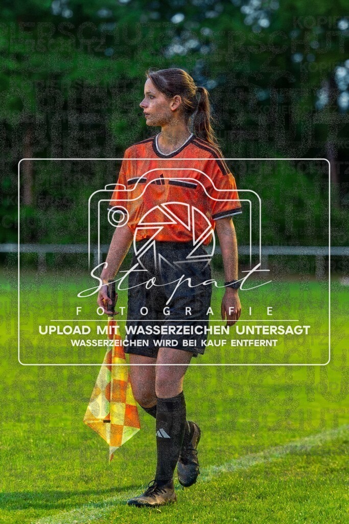 Bezirksliga Herren LG - TV Jahn Schneverdingen II vs. Buchholzer FC | Lina-Talea Renner (Schiedsrichterassistentin); Bezirksliga Herren LG - TV Jahn Schneverdingen II vs. Buchholzer FC am 15.05.26 in Osterwald-Stadion, Schneverdingen - Realisiert mit Pictrs.com