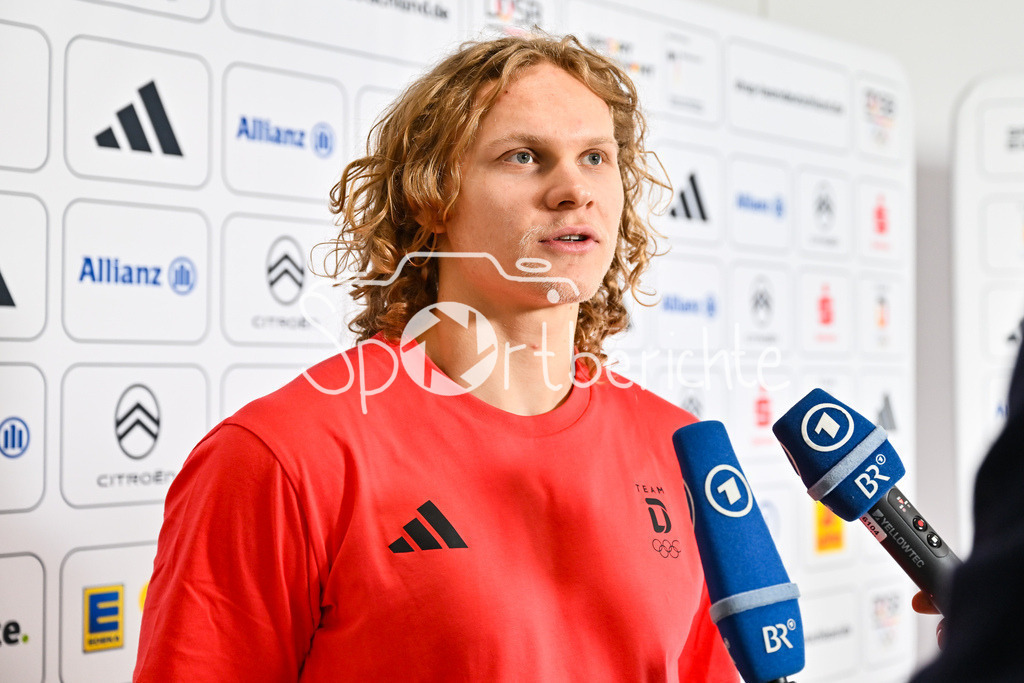 Einkleidung Team D Milano Cortina 2026 | Munich, GERMANY - 12. JANUARY: Korbinian GEIBEL (Spieler der Eisbären Berlin) bei der Einkleidung des Teams D am 12.01.2026 in der MTC world of fashion in München