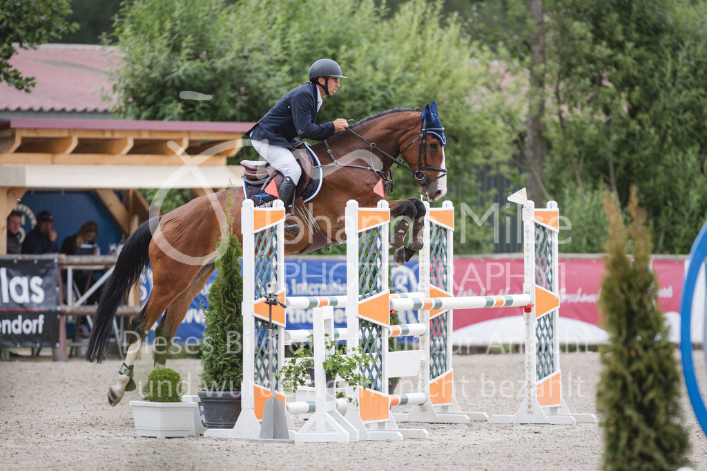 220614_Mühlen_SprPfL-475 | Late Entry Mühlen
Springpferdeprüfung Kl.L 4-7j. gl. Einlaufprüfung für 5j.Pferde
14.06.2022