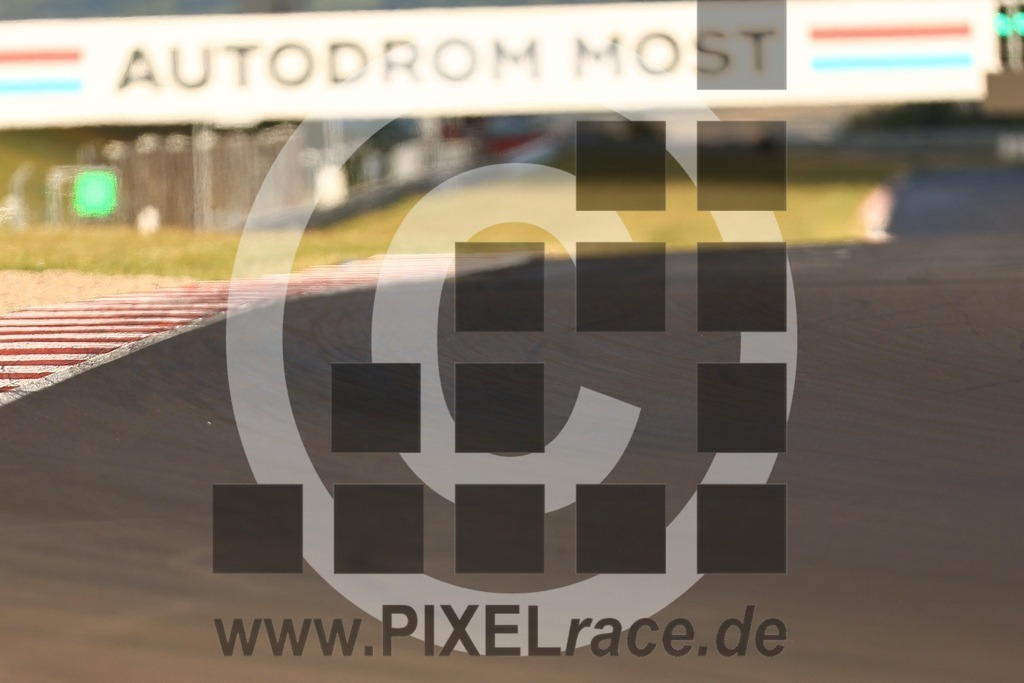 social-20250823_04216 | Schöne Erinnerungen an spannende Momente - das festzuhalten ist unser Job. PIXELrace.de ist seit 2003 auf den Rennstrecken Europas unterwegs um die Action draußen beim Fahren und die wunderbare Stimmung imm Fahrerlager für euch einzufangen.