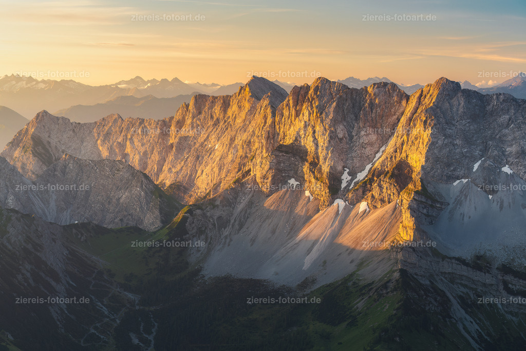 Laliderer zum Sonnenaufgang | Laliderer zum Sonnenaufgang - Realisiert mit Pictrs.com