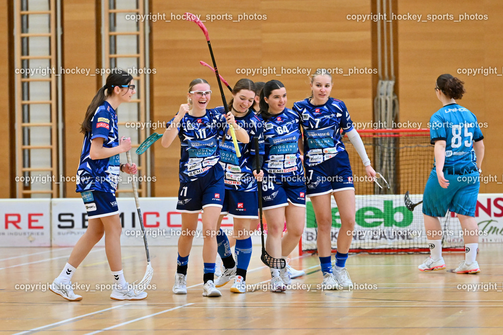 VSV Unihockey Damen vs. FCB München | #9 Paula Schedele FCB München, #97 Bettina Wildmann VSV Unihockey, #6 Noemi Kiššová VSV Unihockey, #64 Laura Walluschnig VSV Unihockey, Jubel VSV Unihockey Mannschaft, #11 Patricia Achernig VSV Unihockey, #7 Lina Heber VSV Unihockey, VSV Unihockey Damen vs. FCB München, VSV Unihockey Damen vs. FCB München am 24.01.2026 in Villach (Ballspielhalle St. Martin), Austria, (Photo by Bernd Stefan)