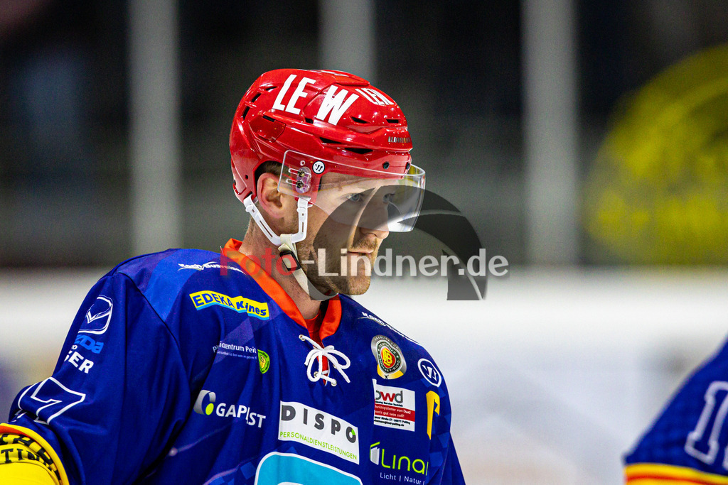 Achtelfinale Spiel 2 EC Peiting vs ESC Essen Moskitos | Eishockey Oberliga Süd Playoffs 2023/2024, Achtelfinale Spiel 2 EC Peiting vs ESC Essen Moskitos, 20240305,
Andreas FEUERECKER (ECP 27) beim Aufwärmen,
2024-03-05 in Peiting (Eisstadion)
27 Andreas FEUERECKER (ECP 27)
Copyright: WolfgangxLindner foto-lindner.de