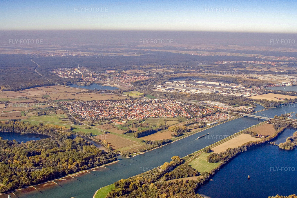 Luftbild: Ortsansicht von Südosten jenseits des Rheins im Ortsteil Maximiliansau in Wörth im Bundesland Rheinland-Pfalz in Deutschland. Foto: IMG_8707.jpg vom 14.10.2007 durch Werner Riehm/FLY-FOTO.de