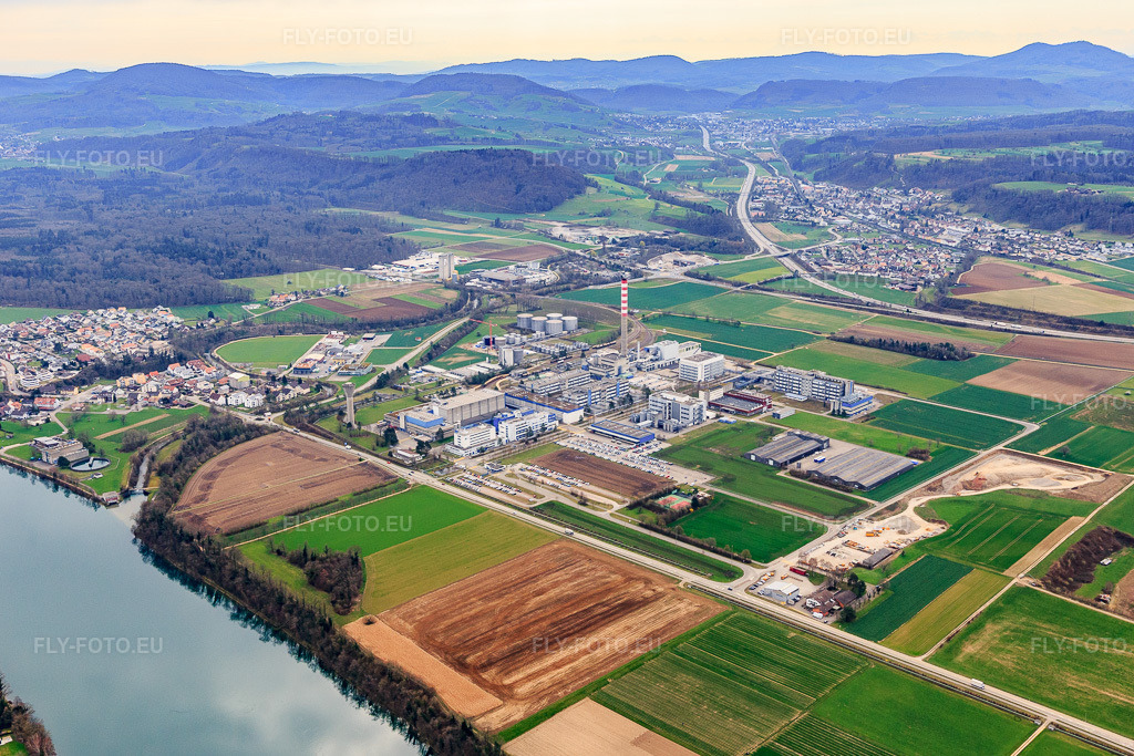 Vue aérienne: DSM Nutritional Products AG à Eiken dans le département Argovie, Suisse. Photo: IMG_120147.jpg prise le 17/03/2020 par Werner Riehm/FLY-FOTO.eu – Résolution de l'original: 5207 x 3471 px