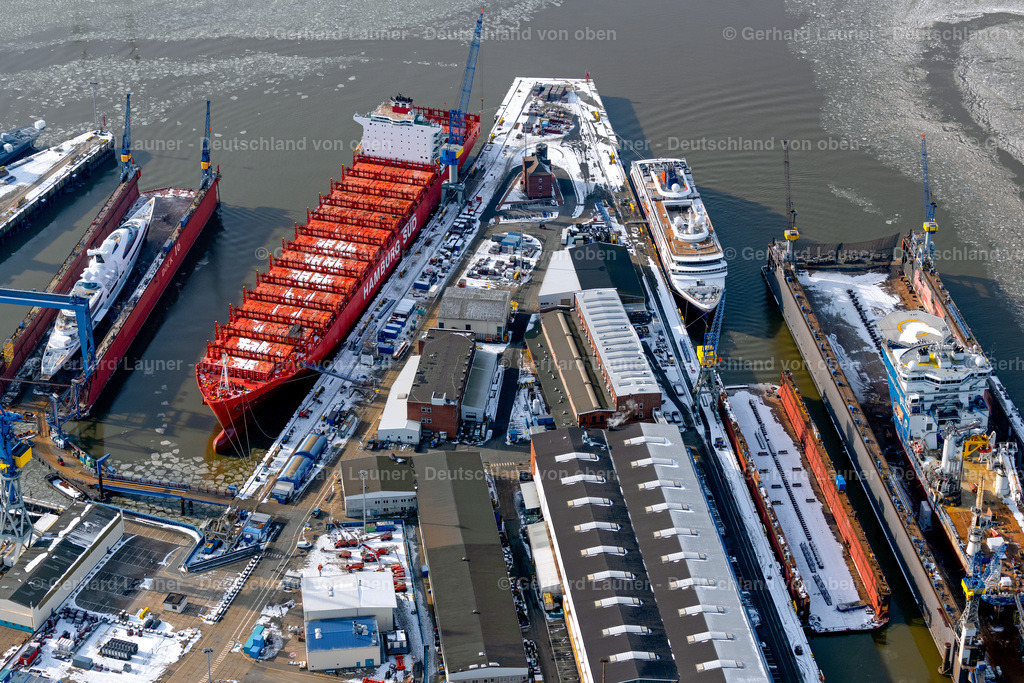4044670 | HAMBURG 14.02.2021 Werftgelände mit Schiffbau der Blohm + Voss Dock Elbe mit der AIDA mar in Hamburg, Deutschland. // Shipyard with shipbuilding of Blohm + Voss Dock Elbe with AIDA mar in Hamburg, Germany. Foto: Gerhard Launer