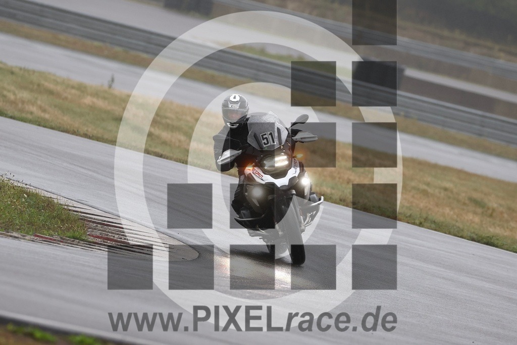 0051-20250918_10117 | Schöne Erinnerungen an spannende Momente - das festzuhalten ist unser Job. PIXELrace.de ist seit 2003 auf den Rennstrecken Europas unterwegs um die Action draußen beim Fahren und die wunderbare Stimmung imm Fahrerlager für euch einzufangen.