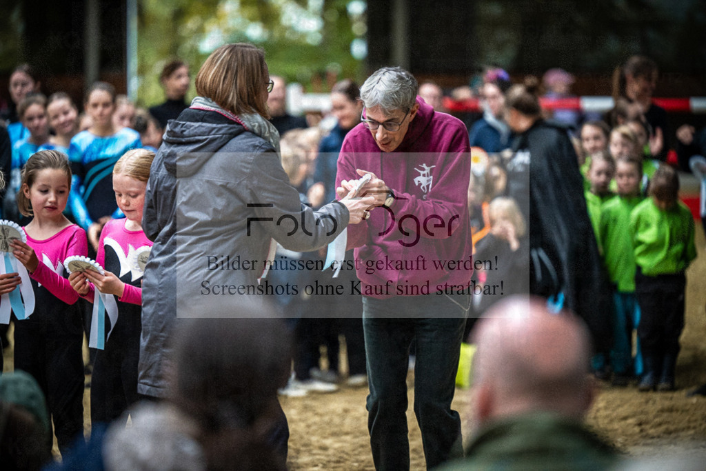 DOS_0289 | Entdecke hochwertige Reitturnierfotos von Foto Oger. Professionell, emotional und authentisch – jetzt Lieblingsmomente im Shop bestellen.Deutschlandweite Turnierfotografie. - Realisiert mit Pictrs.com