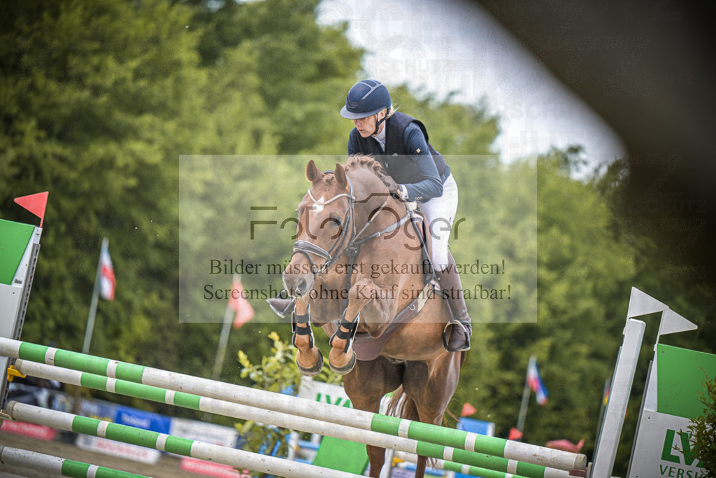 DOS_5520 | Entdecke hochwertige Reitturnierfotos von Foto Oger. Professionell, emotional und authentisch – jetzt Lieblingsmomente im Shop bestellen.Deutschlandweite Turnierfotografie. - Realisiert mit Pictrs.com