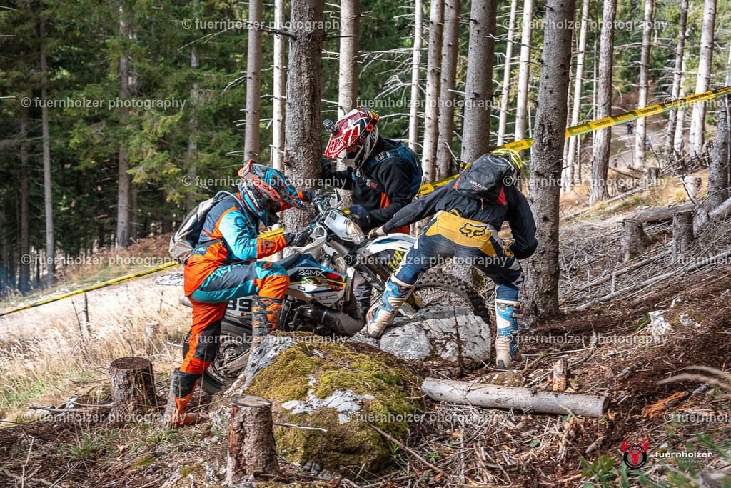 fuernholzer_251026-C1-300 | Fotografische Impressionen von der Red Stag Enduro Extreme by fuernholzer-photography.com. Endurosport in Österreich fotografisch festgehalten von fuernholzer. Auftragsfotografie für Private, Gewerbefotos und Industriefotografie. Eventfotografie, Sportfotografie und Motorsportfotografie. Anbieter von Fotoworkshops, Fototraining, fotografischen Vorträgen und Fotoseminaren.