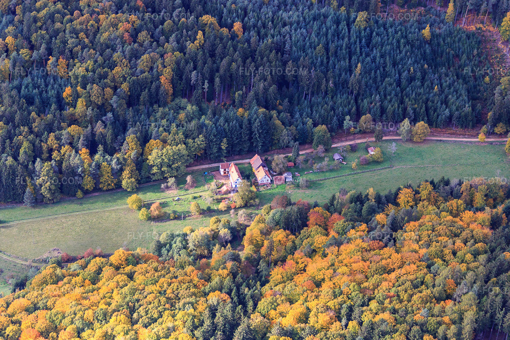 Aerial view: Welschhof in Windstein in the state Bas-Rhin, France. – Photo: IMG_084622.jpg taken on 10/23/2015 by Werner Riehm/FLY-FOTO.com – Resolution of the original: 5295 x 3530 px