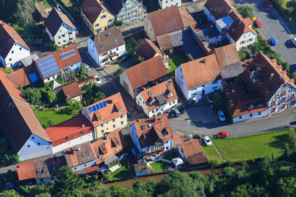 Luftbild: Hotel Schwarzer Adler an der Mittlere Aurach an der Wallerodtstraße im Ortsteil Frauenaurach in Erlangen im Bundesland Bayern in Deutschland. Foto: IMG_092713.jpg vom 07.08.2016 durch Werner Riehm/FLY-FOTO.deHotel Schwarzer Adler in Erlangen