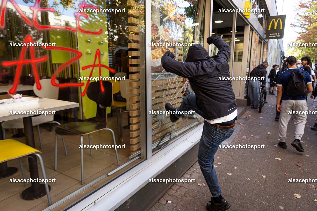 _B7A1239 | manifestation de lycéens à Strasbourg, le 6 octobre 2026, dans le cadre d’un mouvement national de protestation contre les conditions d’apprentissage. - Realisiert mit Pictrs.com