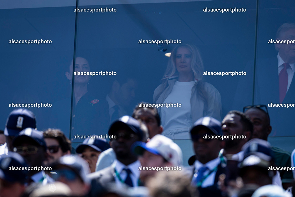 FOOTBALL : Argentine vs Espagne – Finale de la Coupe du Monde FIFA 2026. New York New Jersey Stadium, East Rutherford, New Jersey, États-Unis. 19/07/2026. | Le président des États-Unis Donald Trump et la Première dame Melania Trump assistent à la finale de la Coupe du Monde de la FIFA 2026 entre l'Argentine et l'Espagne depuis la tribune officielle du New York New Jersey Stadium d'East Rutherford, New Jersey, États-Unis, le 19 juillet 2026.