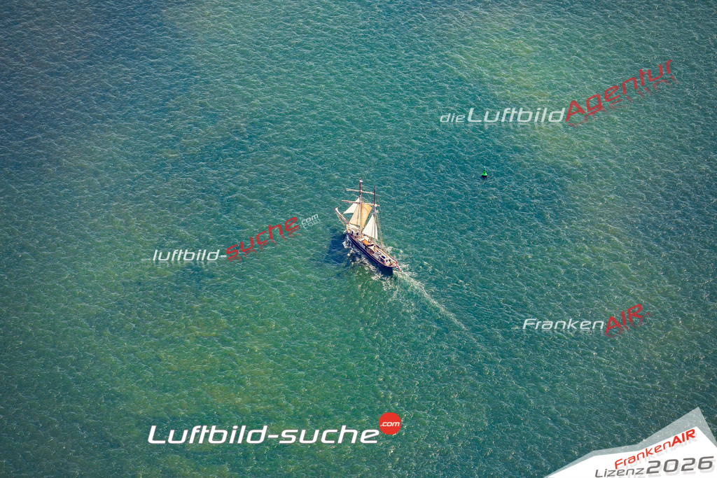 Segelschiff Butjadingen Bild- Das Luftbild wurde 2025 vom UL-Flugzeug heraus erstellt ( keine Drohne bzw. Drohnenaufnahme ) - Hochauflösende Luftaufnahme -Nicht vergleichbar mit Google Maps oder Satelittenbilder- Die Geschenkidee !Mit Lizenz und Bildrechte bestellbar - CC