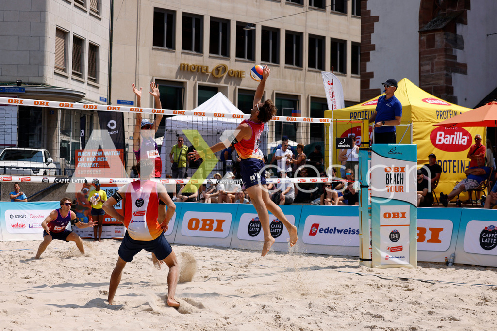 Obi BeachTour 2026 - Basel | BASEL, SWITZERLAND - JULY 19: LEO DILLIER (SUI) attack / spike during the Obi BeachTour 2026 match between DILLIER / FLÜCKIGER (SUI) and HAGENBUCH / HAUSSENER (SUI) at Barfüsserplatz on July 19, 2026 in Basel, Switzerland. - Realisiert mit Pictrs.com
