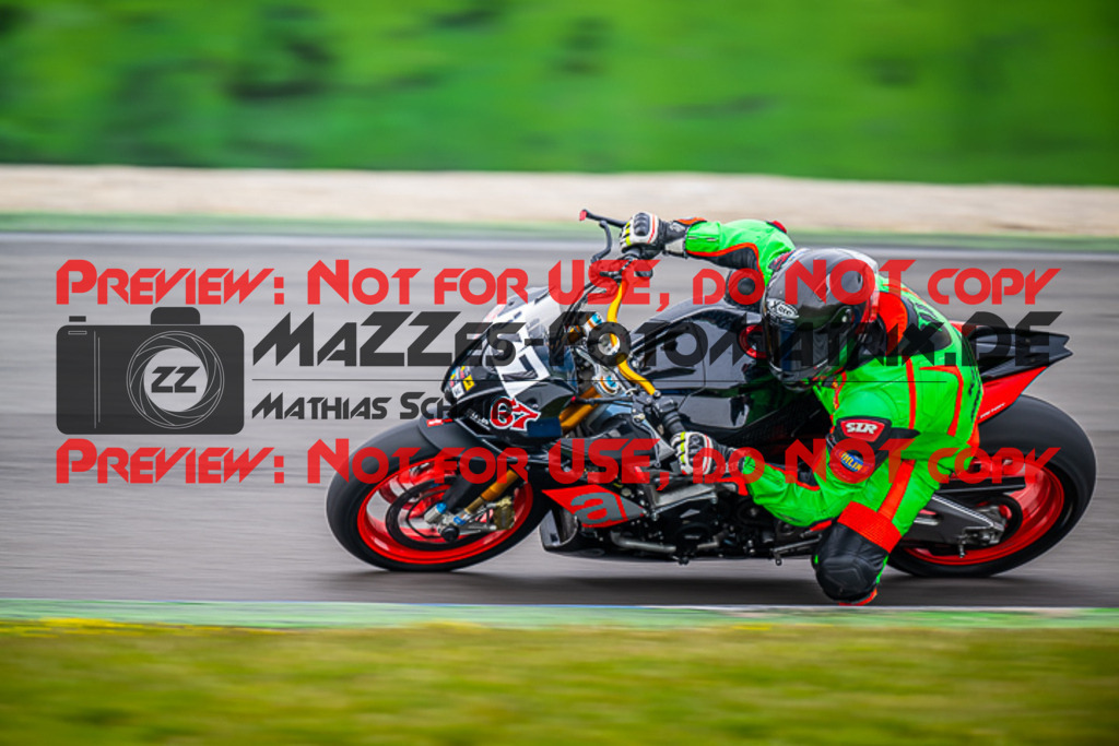 MaZZes_FotoMatrix_230410_5647-2 | WEISS