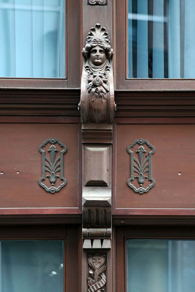 Bildlexikon Leipzig - Klingers Haus - Detail | Das Team hinter BILDLEXIKON LEIPZIG bündelt historische wie aktuelle Informationen über die Stadt Leipzig in Text und Bild auf einer Plattform und stellt diese der interessierten Öffentlichkeit zur Verfügung.