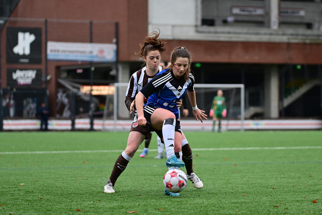 Fußball I Frauen I Saison 2025-2026 I Regionalliga Nord I 10. Spieltag I FC St. Pauli - Hamburger SV U20 I 12416 | Der Sportfotograf. - Realisiert mit Pictrs.com