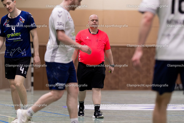 Handball I Herren I Saison 2025-2026 I SHSE Manfred-Frank-Pokal I Viertelfinale I HSG Kalkberg 06 II - HSG Kalkberg 06 052 | Axel Strohschein (Schiedsrichter) - Realisiert mit Pictrs.com