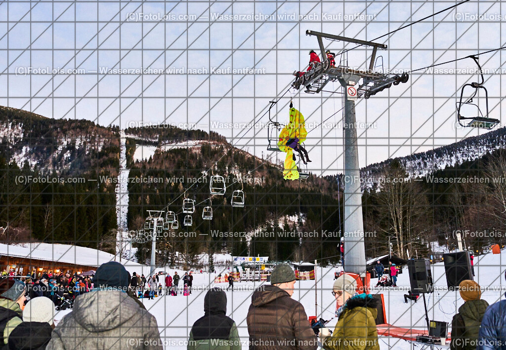 ALP4850_Nacht der Ballone_Bergrettungsschauuebung | NACHT DER BALLONE in Lackenhof am Ötscher, Sa 28. Dezember 2024.Mit einer Schauübung der Bergrettung Lackenhof, dem Ballonclub Ötscherland und den Gaminger Ötscherteufeln unter Zusammenarbeit mit der FF Lackenhof, dem Musikverein, dem Pensionistenverband, dem CampingClub, der Schirmbar und Konditorei Czihak, der Fuchswaldhütte und der Pizzeria Venezia, die für die Verköstigung sorgten, sowie der Ötscherliftgesellschaft, der Gemeinde Gaming und dem Ötscher-Tourismusverband.