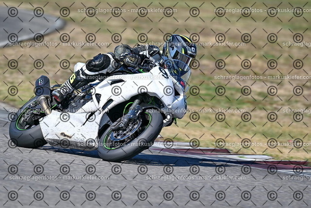 26bt04-0129 | markuskiefer.com - Realisiert mit Pictrs.com