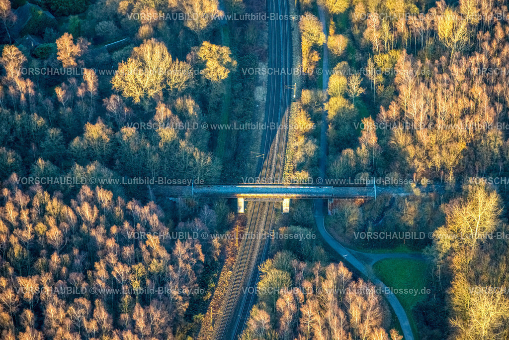Bottrop251204582 | Luftbild, Brücke über Bahngleise am Nierfeldweg, nahe dem alpincenter, Batenbrock-Nord, Bottrop, Ruhrgebiet, Nordrhein-Westfalen, Deutschland