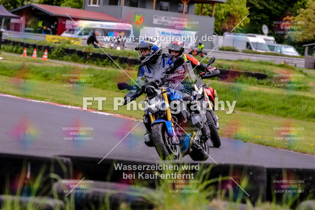 MotoTeamVBK-20598 | Hier findet Ihr Bilder von Touristenfahrten auf der Nürburgring Nordschleife oder von anderen Veranstaltungen die ich besucht habe. Viel Spass beim Durch Schauen 