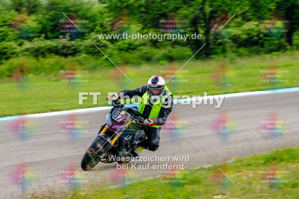 MotoTeam-3350 | Hier findet Ihr Bilder von Touristenfahrten auf der Nürburgring Nordschleife oder von anderen Veranstaltungen die ich besucht habe. Viel Spass beim Durch Schauen 