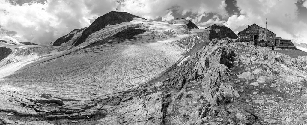 epic panorama of Tierberglihütte SAC and the glacier Steingletscher in the Swiss Alps | Die ideale Geschenkidee für Naturliebhaber. Naturbilder von Marcel Gross Photography für ihr Zuhause in den verschiedensten Formaten und Materialien. - Realisiert mit Pictrs.com