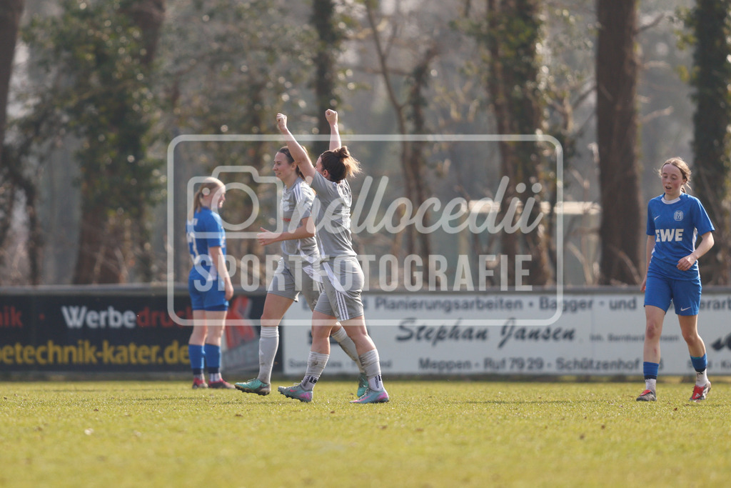 Fußball I Frauen I Saison 2025-2026 I Oberliga Niedersachsen I 15. Spieltag I SV Meppen 1912 e.v. U20 2 - BW Hollage -59 | Emily Grimm (12, BW Hollage) jubeln nach einem Tor. - Realisiert mit Pictrs.com