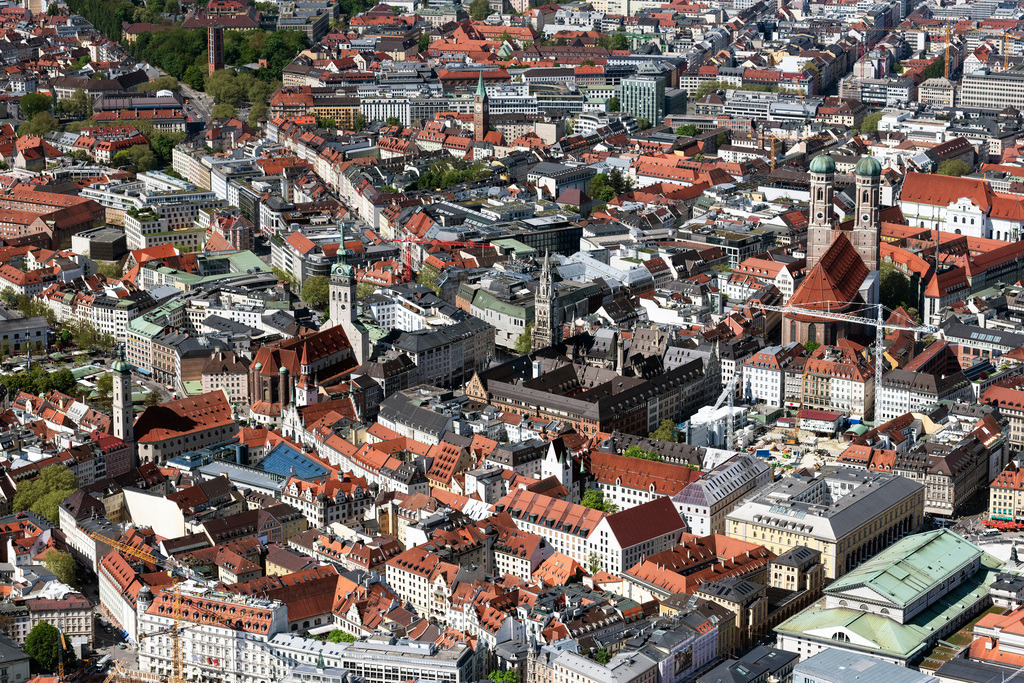 dr__0064121.jpg | MüNCHEN 29.04.2025 Altstadtbereich und Innenstadtzentrum an der Maderbräustraße, Tal in München im Bundesland Bayern, Deutschland. // Old Town area and city center on street Maderbraeustrasse, Tal in Munich in the state Bavaria, Germany. Foto: Daniel Reiter