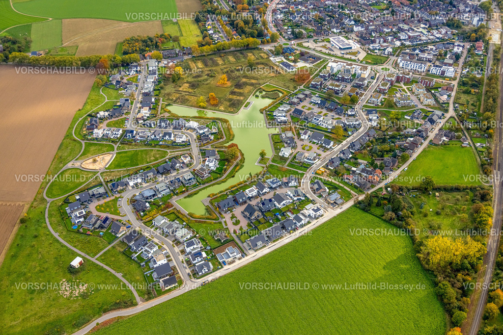 Goch251006116 | Luftbild, Neuseeland Goch, Neubaugebiet Neu-See-Land, Einfamilienhäuser und Reihenhäuser, Gelände der ehemaligen Reichswaldkaserne, Seeallee, Goch, Niederrhein, Nordrhein-Westfalen, Deutschland