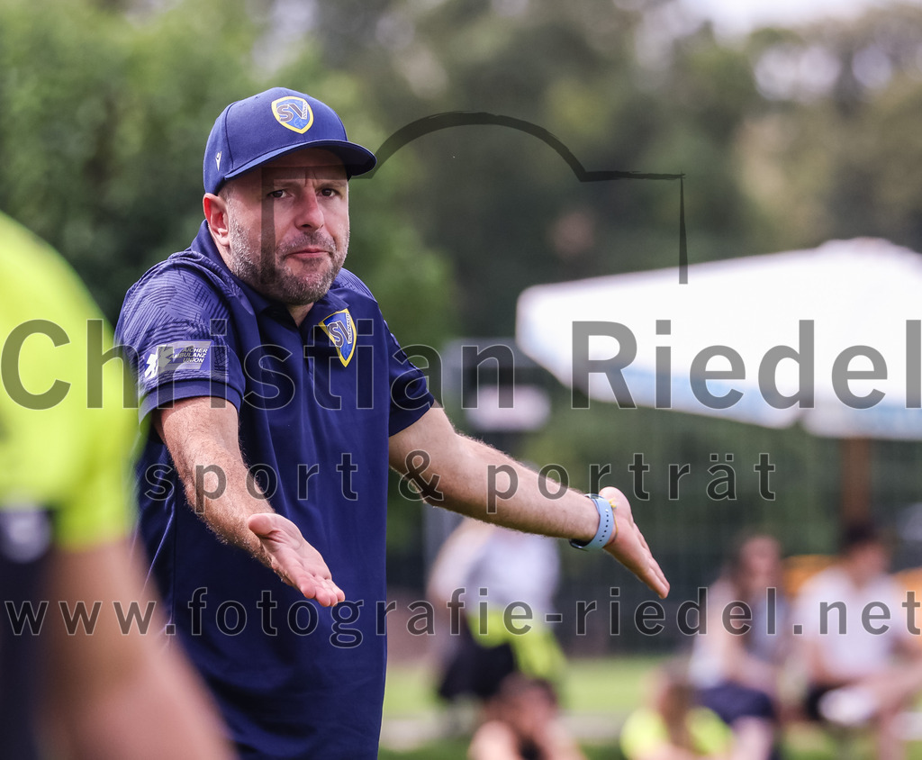 2023-09-03_041_TSV_Grafing_II_gegen_SV_Dornach_II | Grafing, Deutschland, 03.09.2023:
Fußball, A-Klasse 2023 / 2024, 3. Spieltag, TSV Grafing II gegen SV Dornach II, Endergebnis: 0:0

Trainer Dennis Merdzanic (SV Dornach)

Foto: Christian Riedel / fotografie-riedel.net