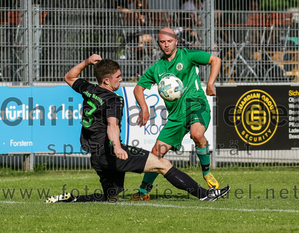 2023-07-09_108_FC_Forstern_gegen_SpVgg_Neuching | Forstern, Deutschland, 09.07.2023:
Fußball, Kreisklasse 2023 / 2024, Testspiel, FC Forstern gegen SpVgg Neuching, Endergebnis: 2:4

Franz Pfleger (SpVgg Neuching, #3), Johannes Kern (FC Forstern, #5)

Foto: Christian Riedel / fotografie-riedel.net