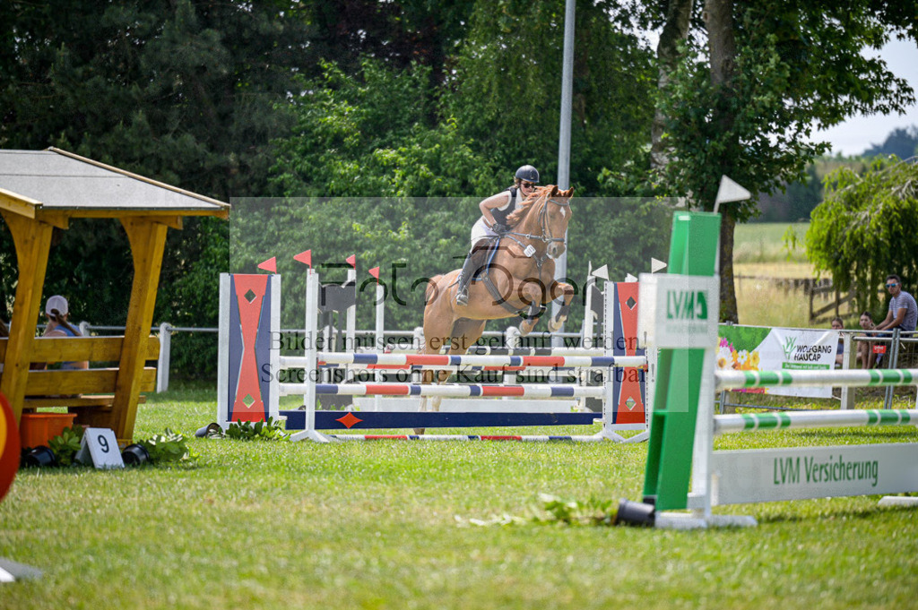 Reitturnier Voxtrup | Entdecke hochwertige Reitturnierfotos von Foto Oger. Professionell, emotional und authentisch – jetzt Lieblingsmomente im Shop bestellen.Deutschlandweite Turnierfotografie. - Realisiert mit Pictrs.com
