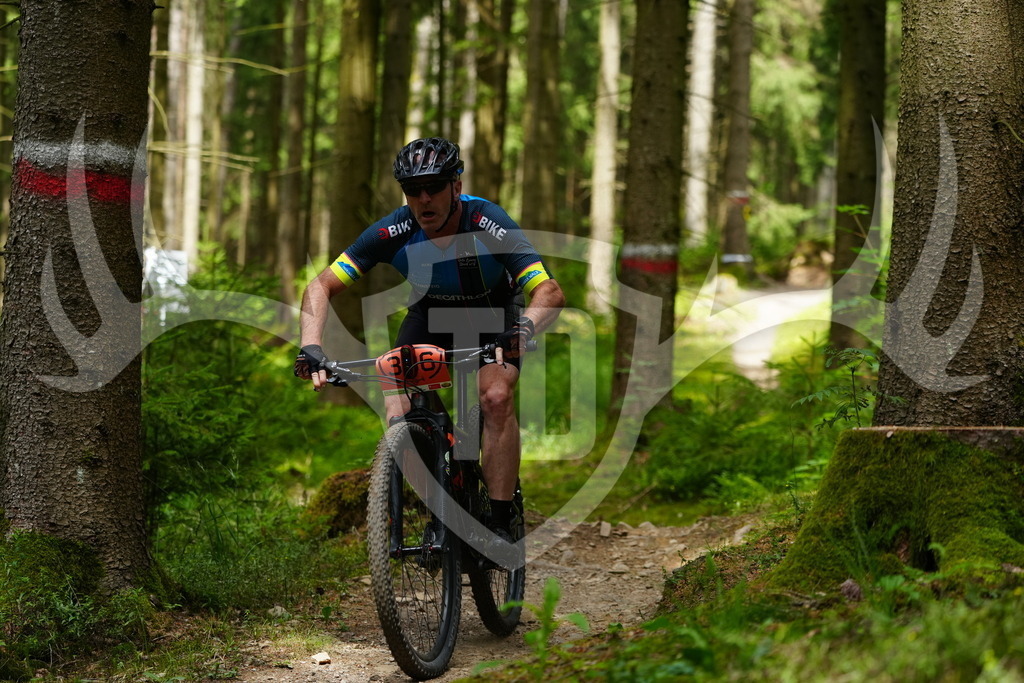 FC100498 | Fotogalerie der Treibjagd im Dunkelwald - Dein MTB Etappenrennen im Erzgebirge - Realisiert mit Pictrs.com