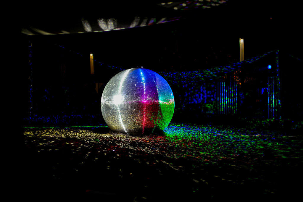 07 Mirror Mirror on the Ball_011 | Bildergalerie von Sport-Ereignissen aber auch von weiteren spannenden Dingen - nicht nur vom Niederrhein. In Anlehnung an den bekannten Spruch von Hanns Dieter Hüsch heißt das Motto: "Niederrhein ist überall".  - Realisiert mit Pictrs.com