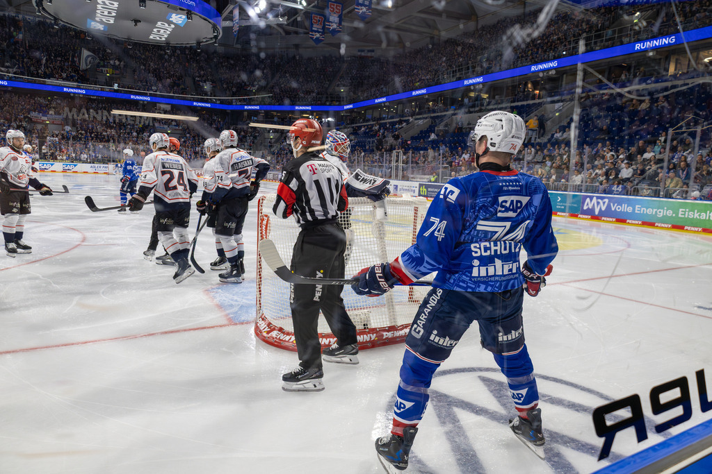 DEL, Deutsche Eishockey Liga Saison 2025/26, 17. Spieltag: Adler Mannheim gegen Nürnberg Ice Tigers | DEL, Deutsche Eishockey Liga Saison 2025/26, 17. Spieltag: Adler Mannheim gegen Nürnberg Ice Tigers - Realisiert mit Pictrs.com