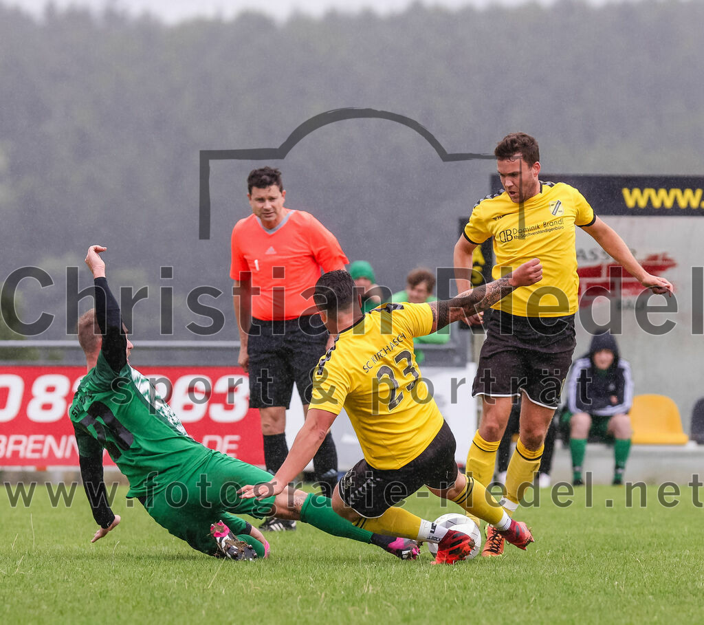 2023-08-06_049_SC_Kirchasch_gegen_SV_Eichenried | Bockhorn, Deutschland, 06.08.2023:
Fußball, Kreisliga 2023 / 2024, 2. Spieltag, SC Kirchasch gegen SV Eichenried, Endergebnis: 3:1

Bastian Reuel (SV Eichenried, #20), Alexander Mrowczynski (SC Kirchasch, #23), Stefan Hackl (SC Kirchasch, #11)

Foto: Christian Riedel / fotografie-riedel.net