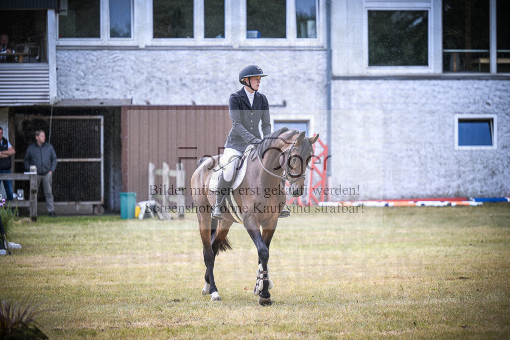 DOS_1385 | Entdecke hochwertige Reitturnierfotos von Foto Oger. Professionell, emotional und authentisch – jetzt Lieblingsmomente im Shop bestellen.Deutschlandweite Turnierfotografie. - Realisiert mit Pictrs.com